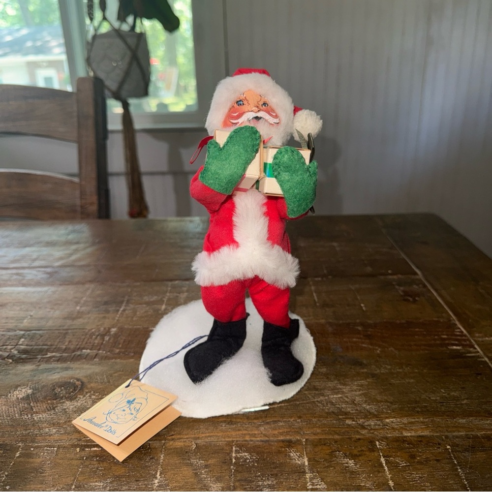 Vintage Annalee Santa Figure with Green Mittens and Gifts with Tag 1963